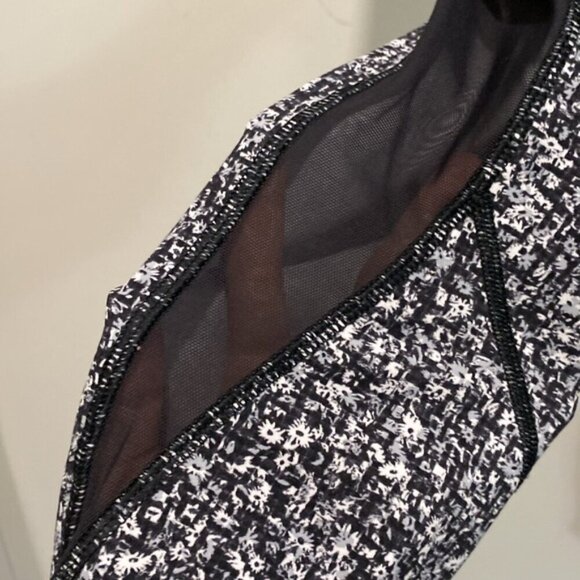 Lululemon Sole Training 7/8 TightDaisy Dust Alpine White Black / Black Size 6 - Picture 10 of 16